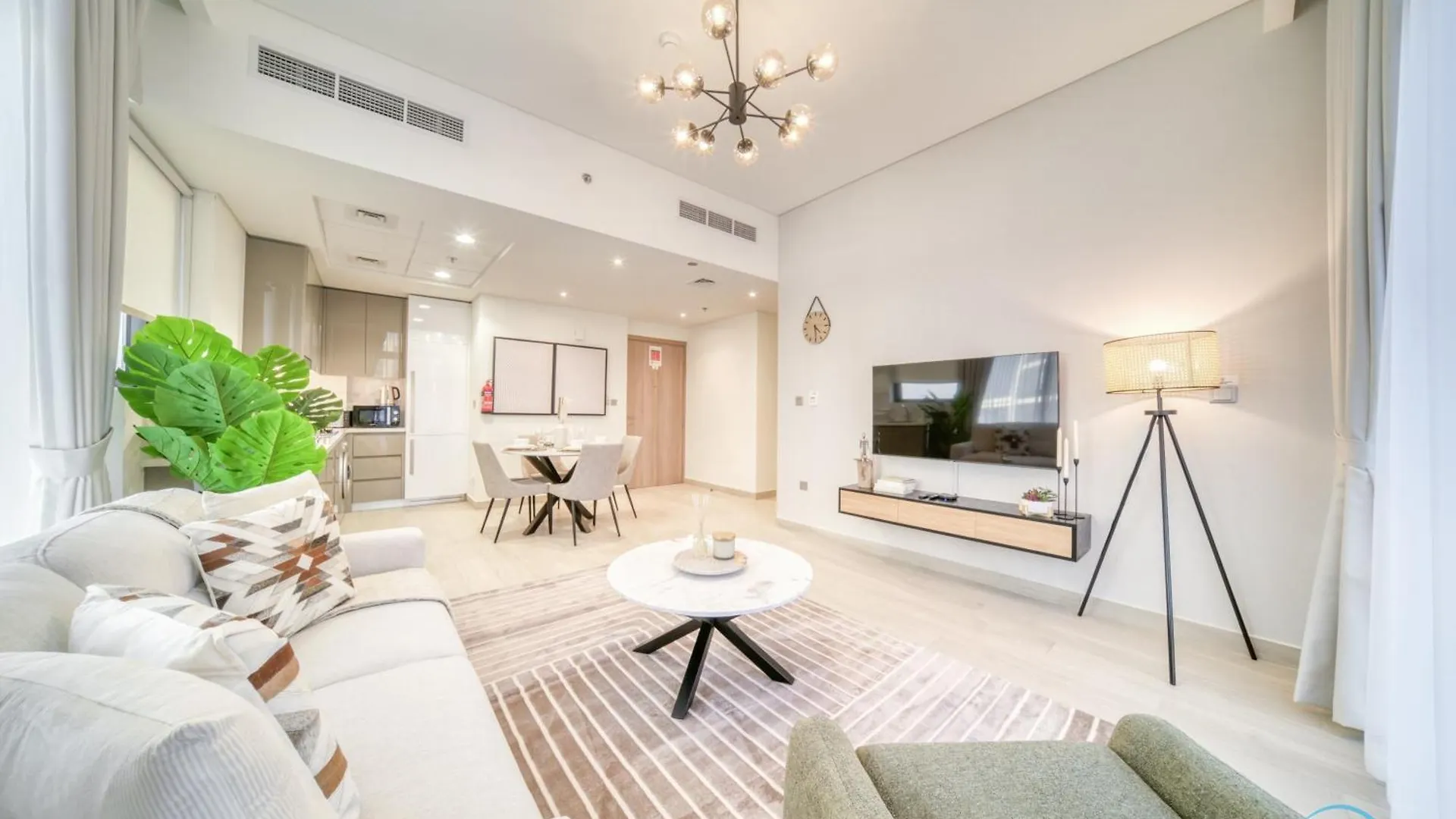Apartment Ravishing 2Br At Azizi Riviera 30, Al Merkadh By Deluxe Holiday Homes Dubai