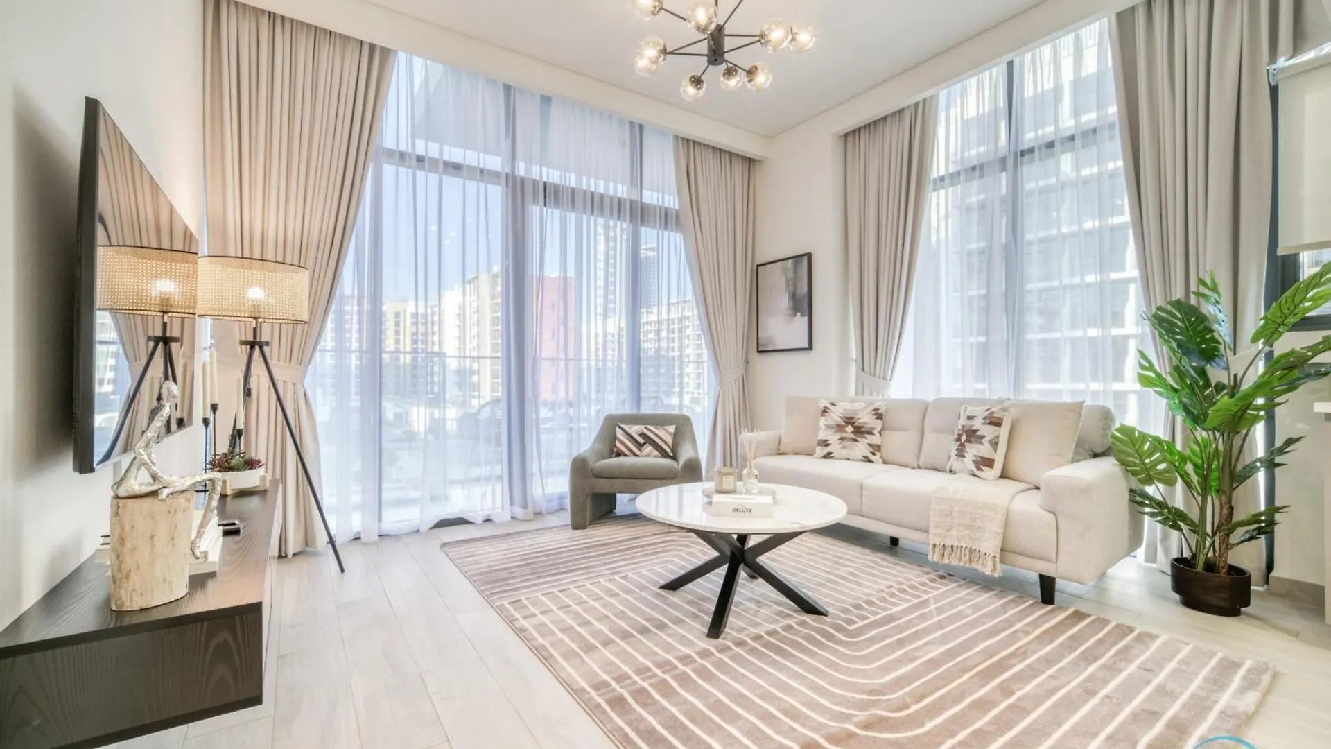 Apartment Ravishing 2Br At Azizi Riviera 30, Al Merkadh By Deluxe Holiday Homes Dubai